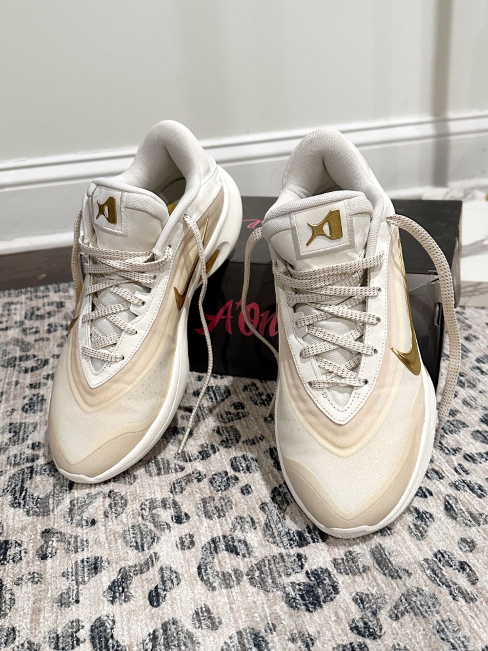 Nike A'One Basketball Shoes Sail/Metallic Gold Size 9 - Picture 9 of 10